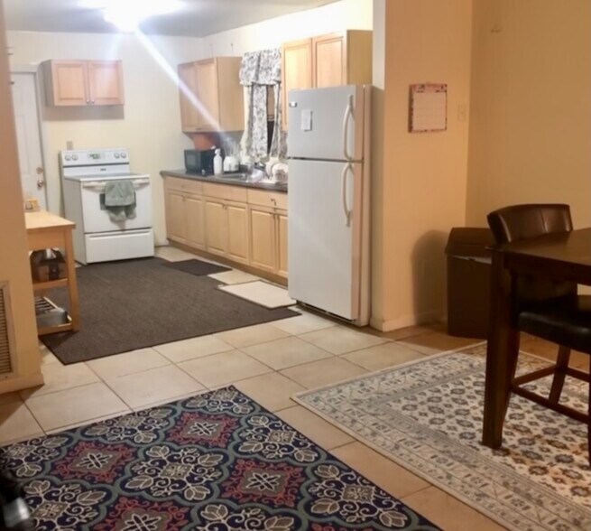 Building Photo - 213 10th St NW