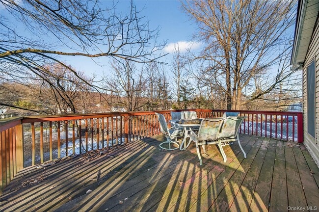 Building Photo - 32 Quaker Hill Rd