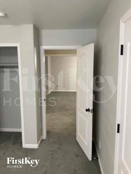 Building Photo - 6871 Kasson Dr