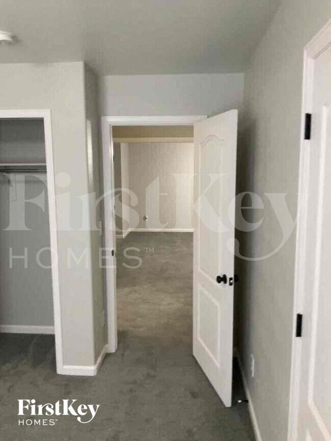 Building Photo - 6871 Kasson Dr