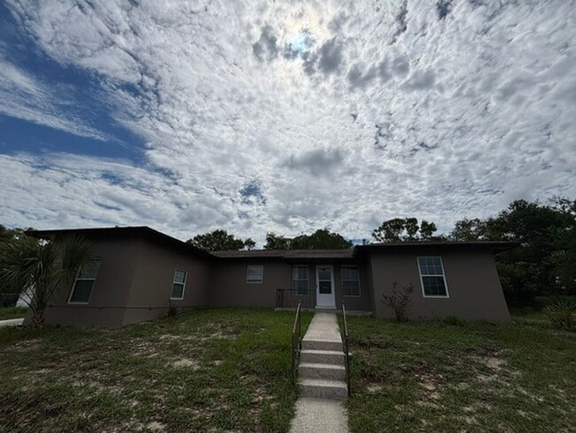 Building Photo - 1080 Edgehill Ave