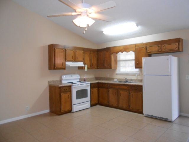 Building Photo - 200 West Street Briarwood Apts - Unit C