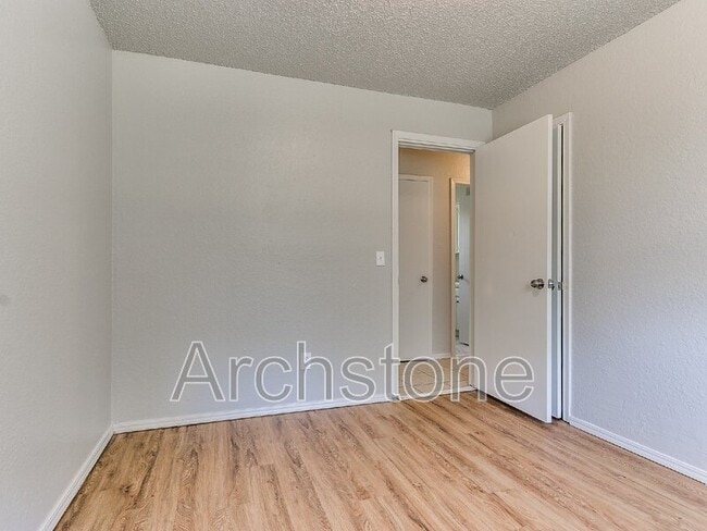 Building Photo - 8814 NE 13th St