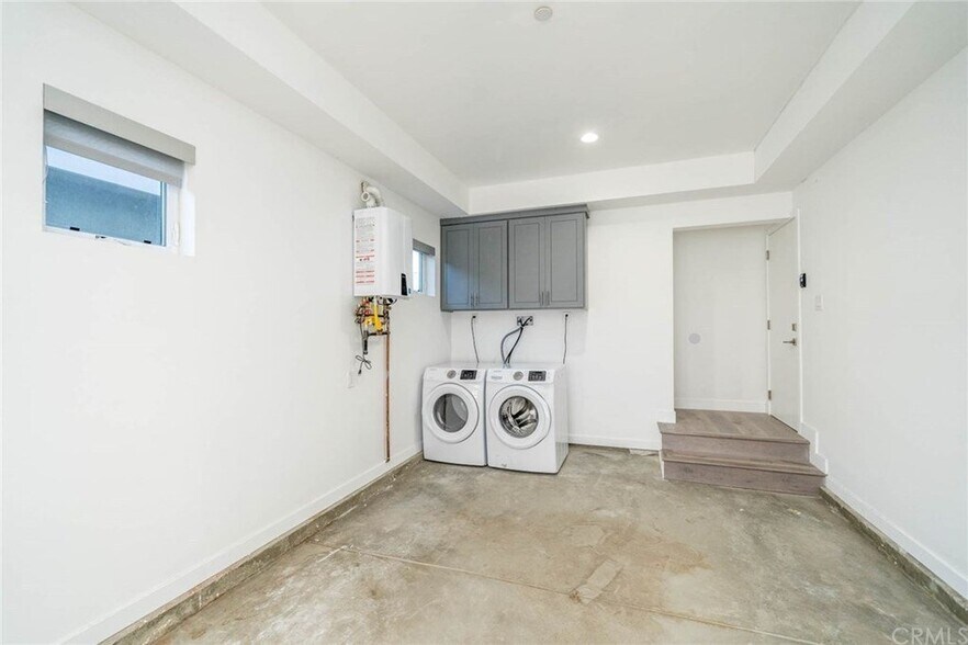 Building Photo - 4820 St Charles Pl