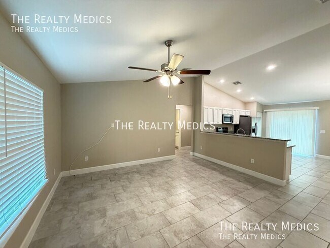 Building Photo - 2736 SW 161st Loop