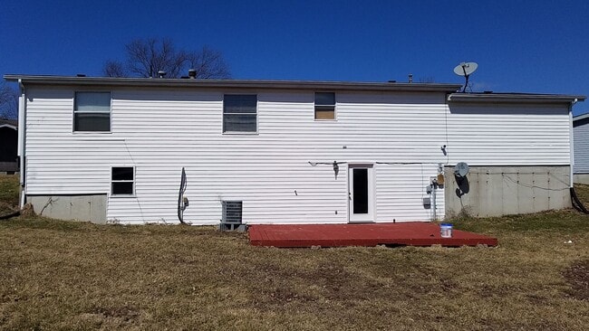Building Photo - 4 bd, 2.75 ba N Columbia, 2nd living room ...