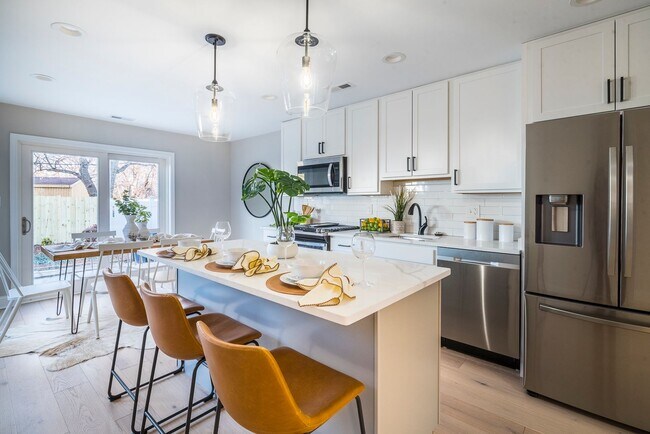 Building Photo - Natural-Light Stunner Near Eastern Market & Potomac Metro