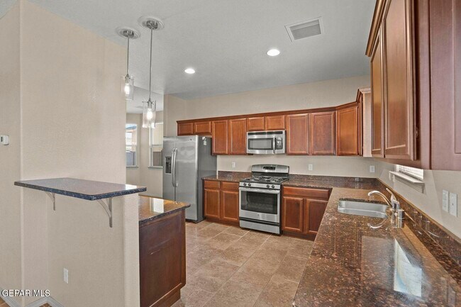 Building Photo - 5028 Silver Ranch Ave
