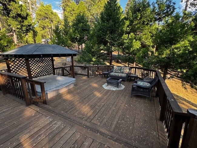 Building Photo - Mountain Home with Style