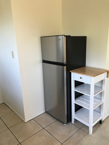 New stainless-steel fridge and kitchen cart - 572 Plumosa Ave
