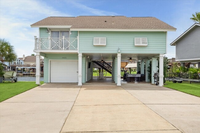 Primary Photo - 1423 Mango Dr