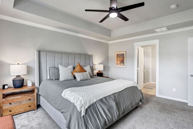 Building Photo - Spacious 4 bedroom 3 bath home with loft