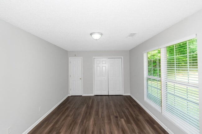 Building Photo - Charming Ranch-Style Home with Spacious Ya...