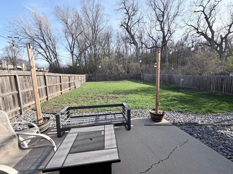 Building Photo - 103 W Lotta St