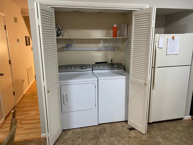 Building Photo - 203 Opal Ln