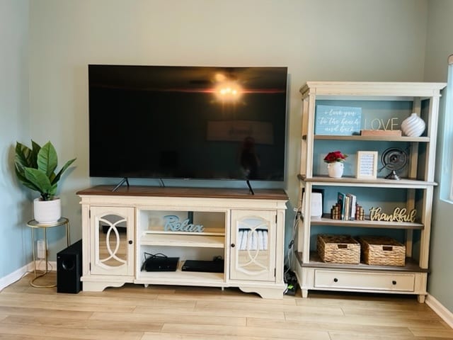 82 in TV - 709 Elton Ave