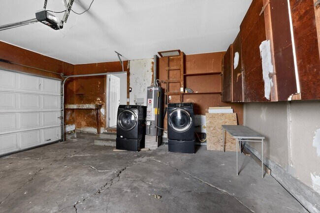 Building Photo - 2104 Hillburn Dr