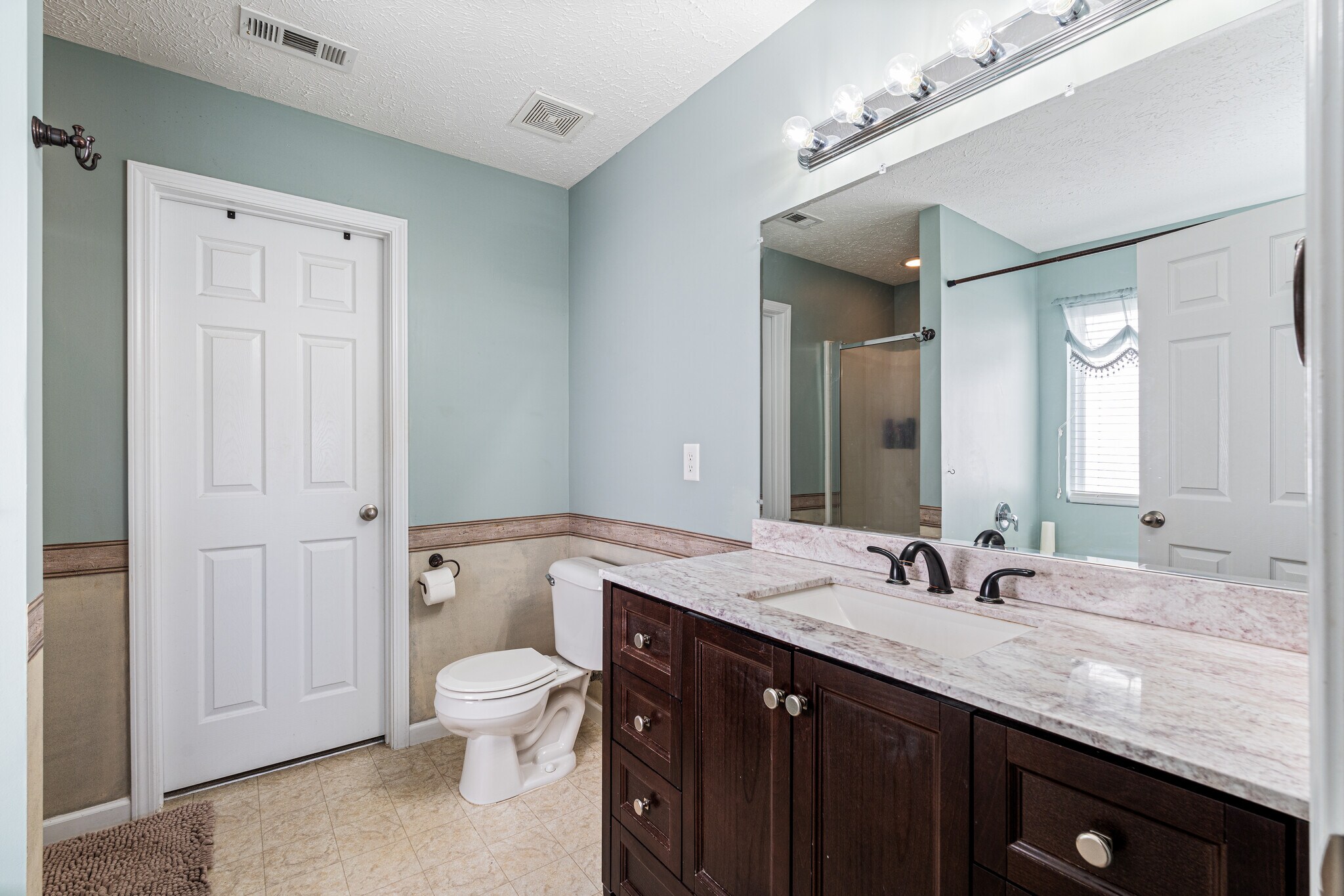 Master bathroom - 3636 Blaze Dr