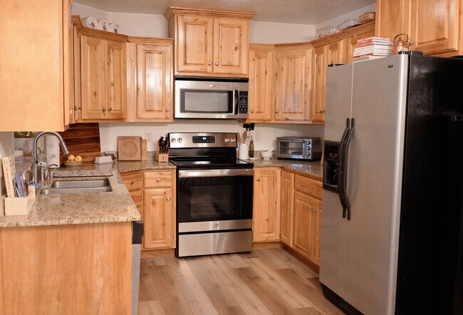 Building Photo - 1045 S 1700 W