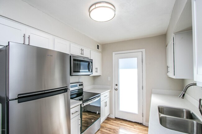 Building Photo - 402 S Beck Ave