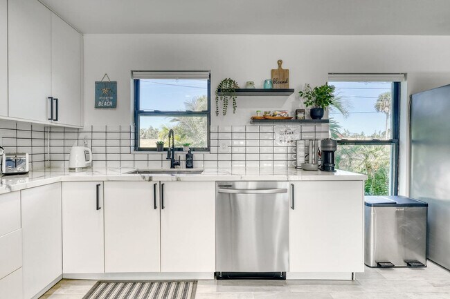 Building Photo - 106 Playmore Dr