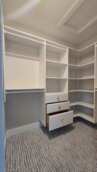 Building Photo - 635 Fairview Ave NE