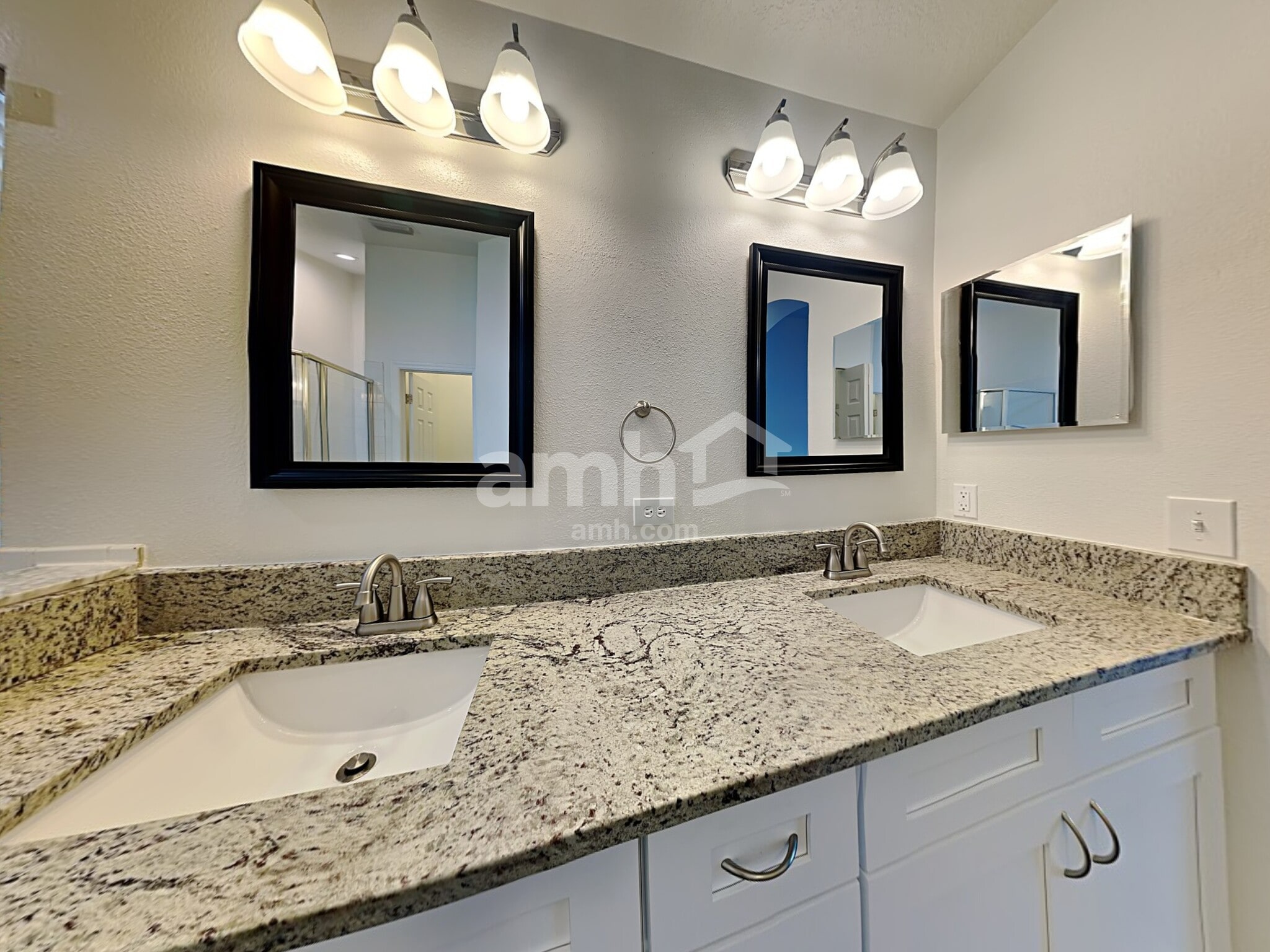 Building Photo - 14335 Moon Flower Dr