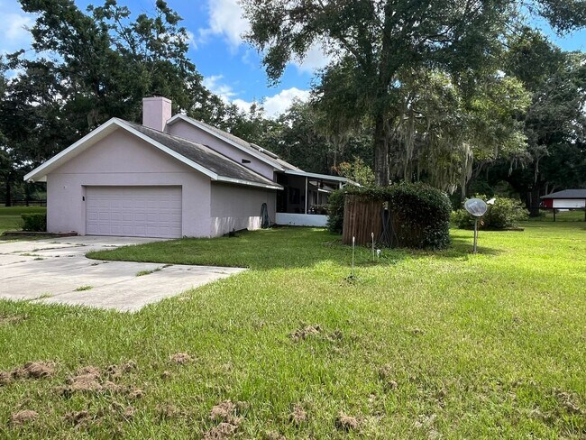 Building Photo - 3 Bedroom, 2 Bathrooms, with pool on 3 Acres