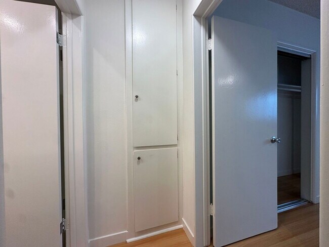 Building Photo - 1432 N Fairfax Ave