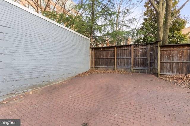 Building Photo - 726 3rd St NE