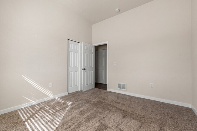 Building Photo - 753-753 E Laporte Dr