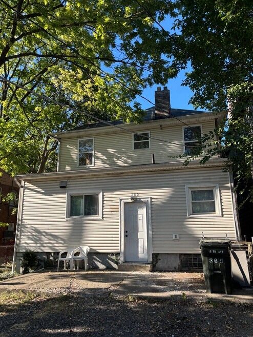 Building Photo - 365 E 15th Ave