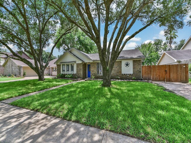 Building Photo - 21335 Park Mt Dr
