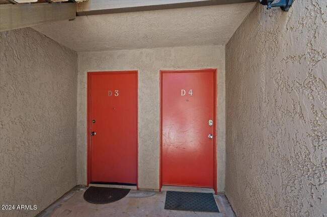Building Photo - 5525 E Thomas Rd