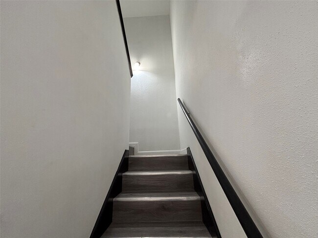 Building Photo - 8299 Cambridge St