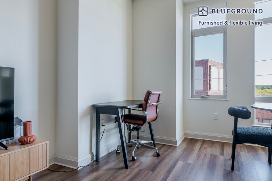 Building Photo - 36 River St