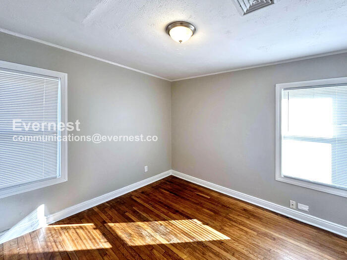 Building Photo - 2919 Creighton Rd