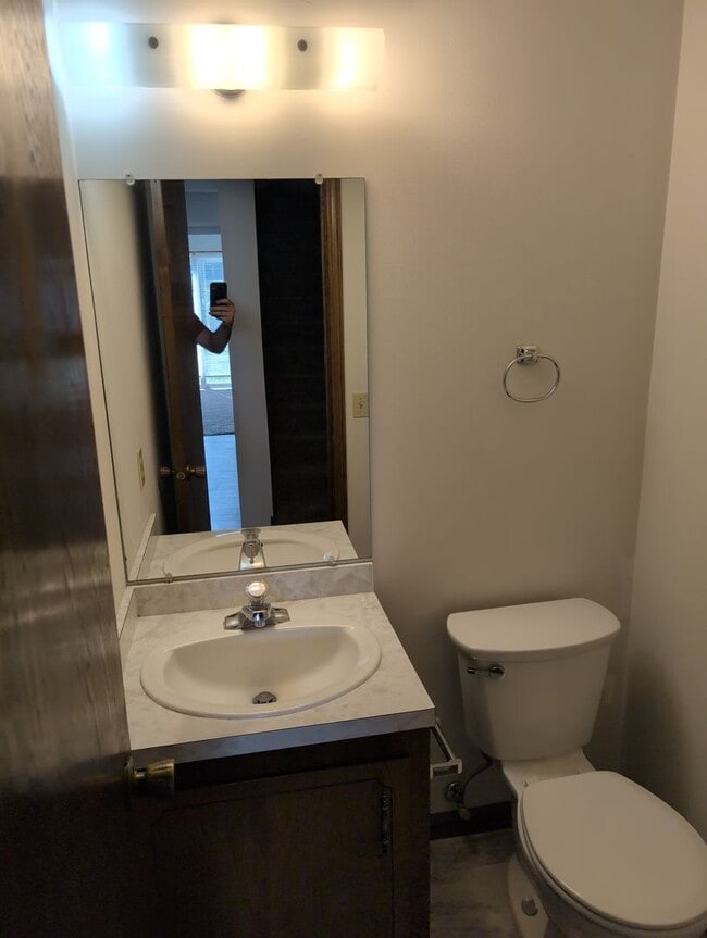 Building Photo - Fully Updated 3 Bedroom 3 Bath Townhouse with 2 Stall Attatched Garage