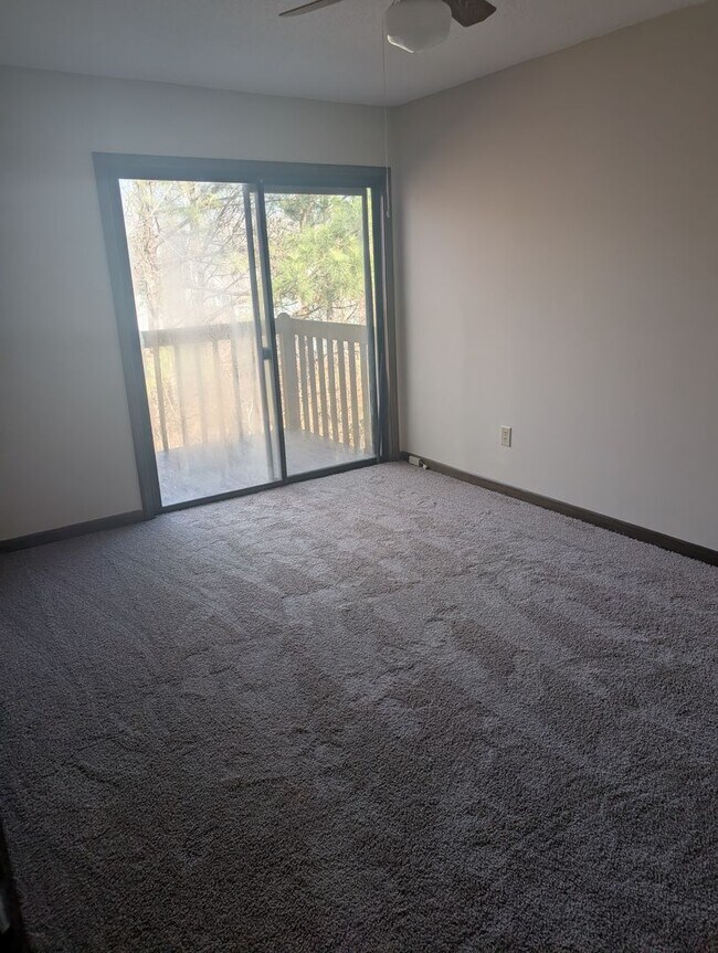 Building Photo - 311 Rock Knoll Dr