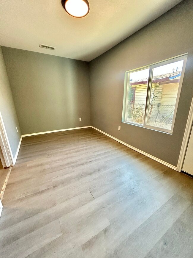 Building Photo - 2314 Pine St