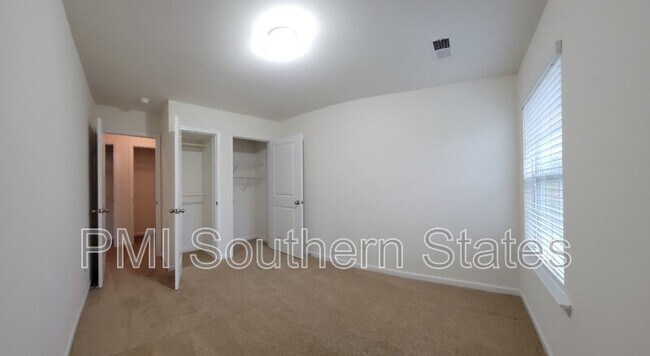 Building Photo - 31 Moorlyn Ln