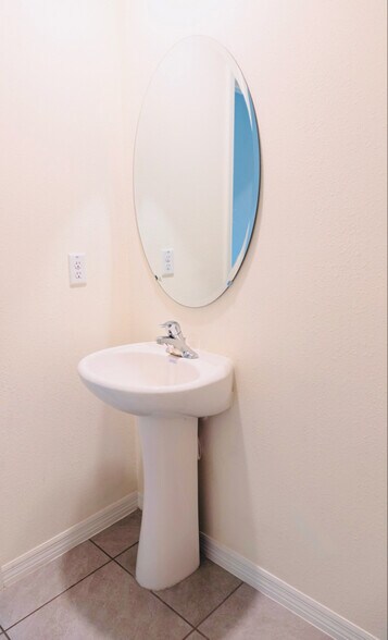 Building Photo - 11730 White Willow Ln