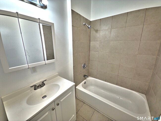 Building Photo - 64 Wood St