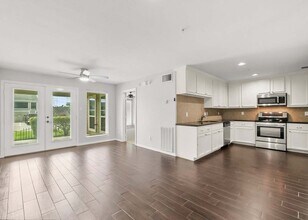 Building Photo - 94 April Point Dr S