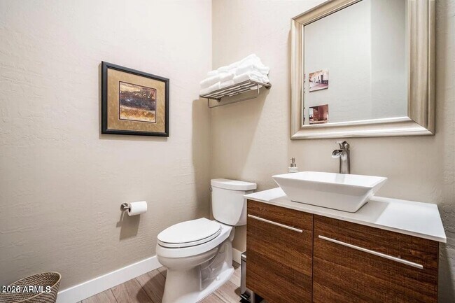 Building Photo - 2019 E Campbell Ave