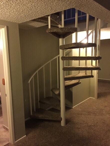 Building Photo - 253 E Avenue R2