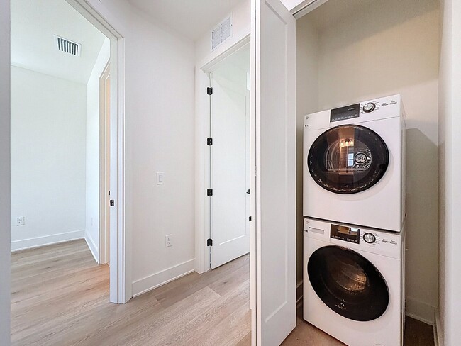 Building Photo - 336 14th St N