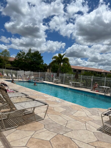 Building Photo - 15433 Bellamar Cir
