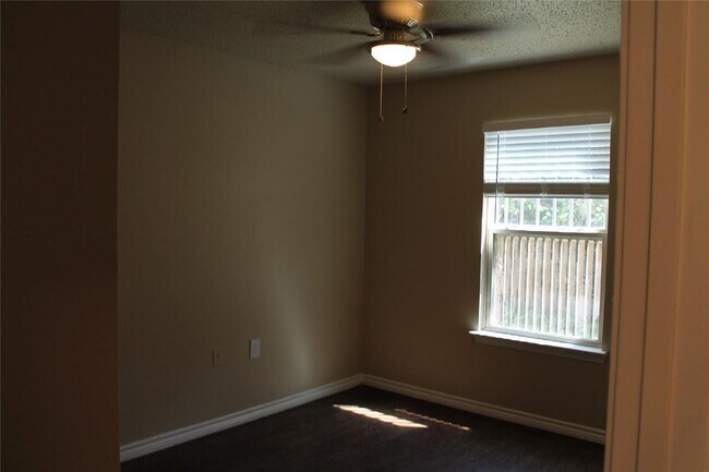 Building Photo - 4518 Hamilton Ave