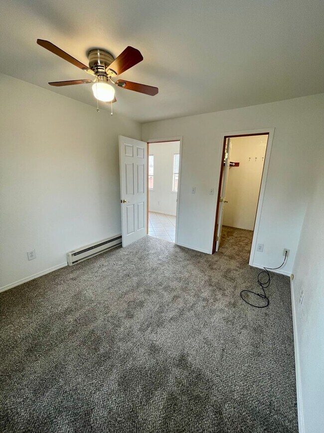 Building Photo - Manitou Springs 2 bedroom / 1 bath Available NOW